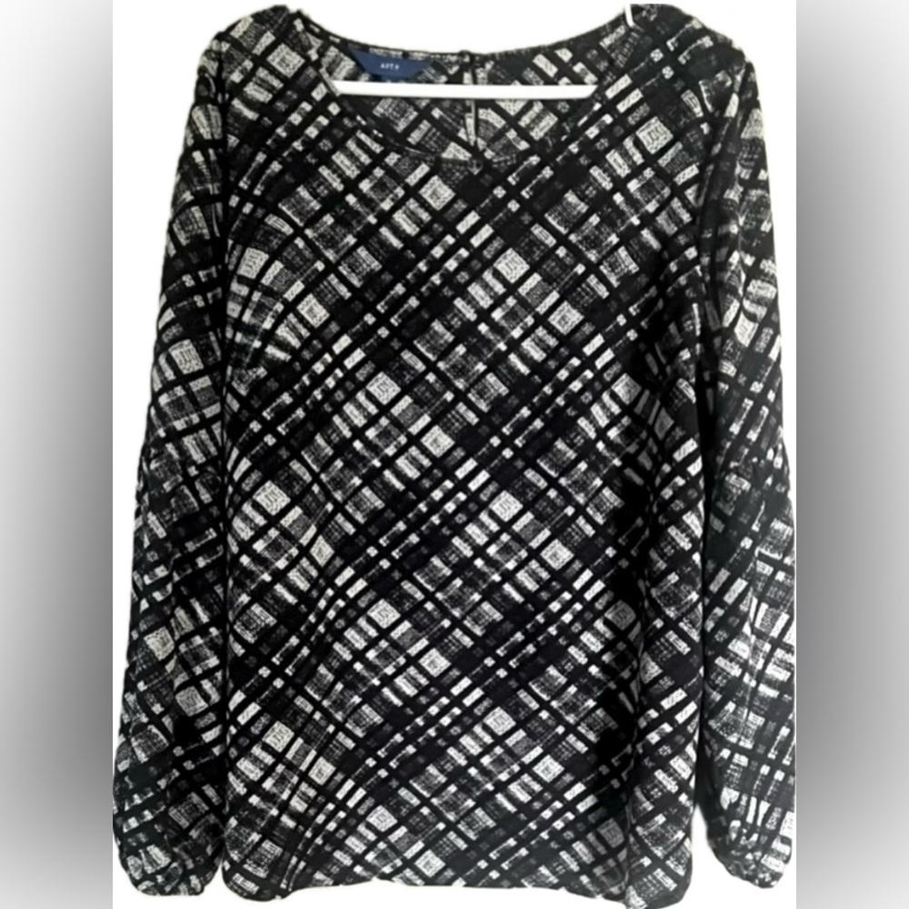 Apt 9 Black & Gray Blouse with Diagonal Pattern. Excellent condition. Size XL